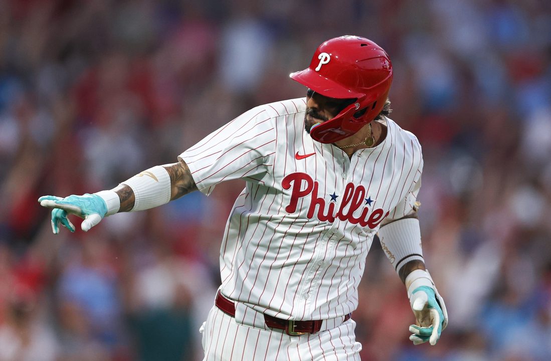 Nick Castellanos, Phillies chase sweep of Astros