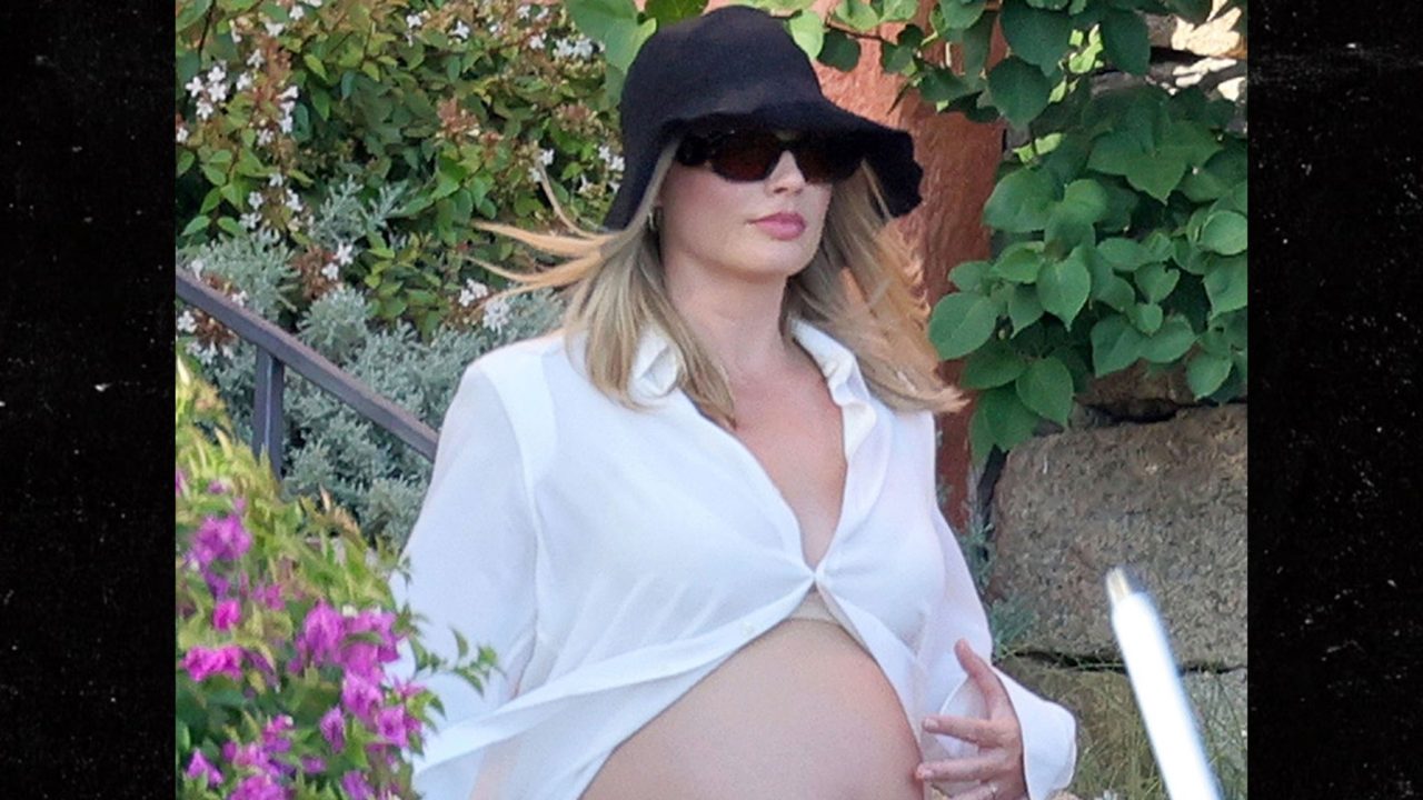 Margot Robbie Shows Baby Bump On Sardinian Vacation With Hubby Tom Ackerley