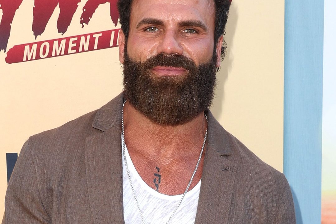 Baywatch’s Jeremy Jackson Admits to Smelling Costars’ Dirty Swimsuits