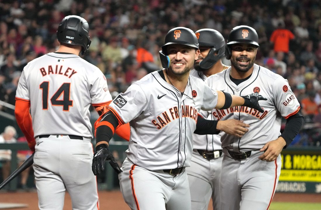 Giants hit 5 homers as D-backs lose ground in NL wild-card race