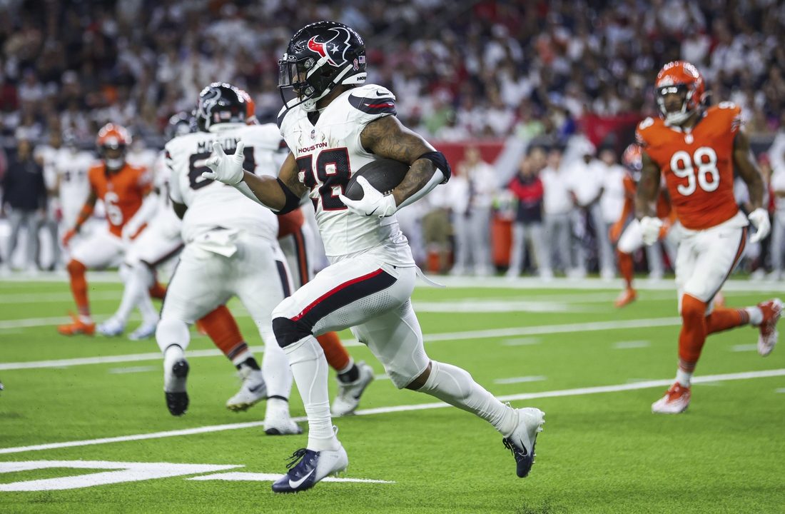 Texans RBs Joe Mixon (ankle), Dameon Pierce (hamstring) sit out practice