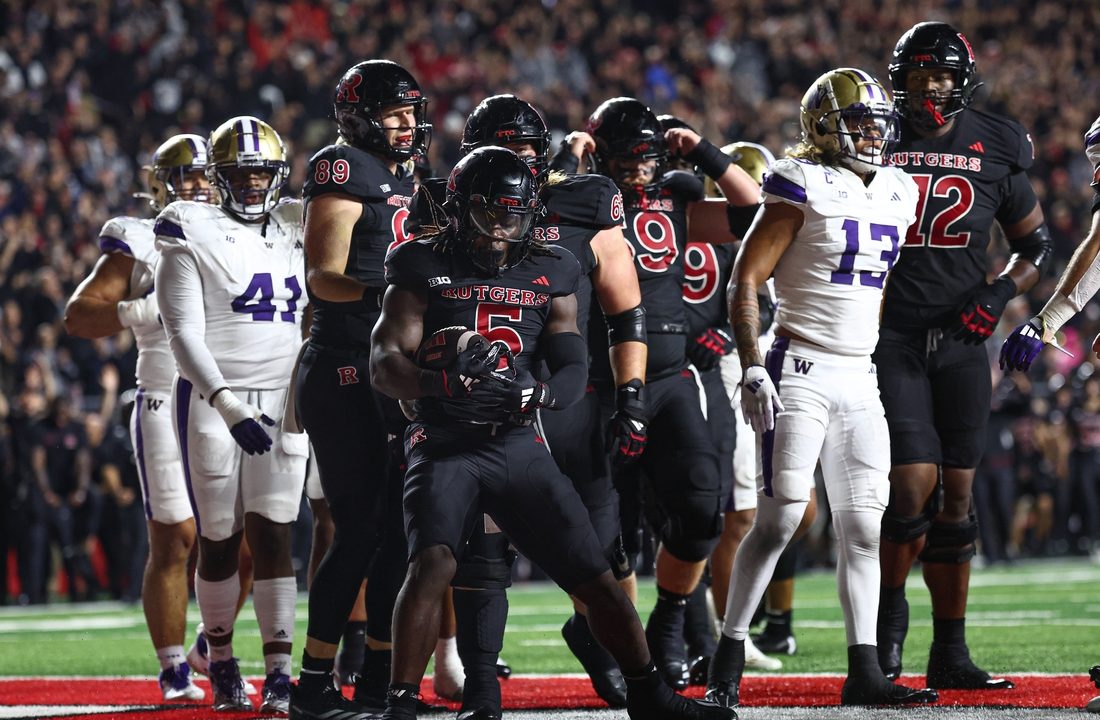 Rutgers holds off Washington despite Huskies’ 521 yards of offense