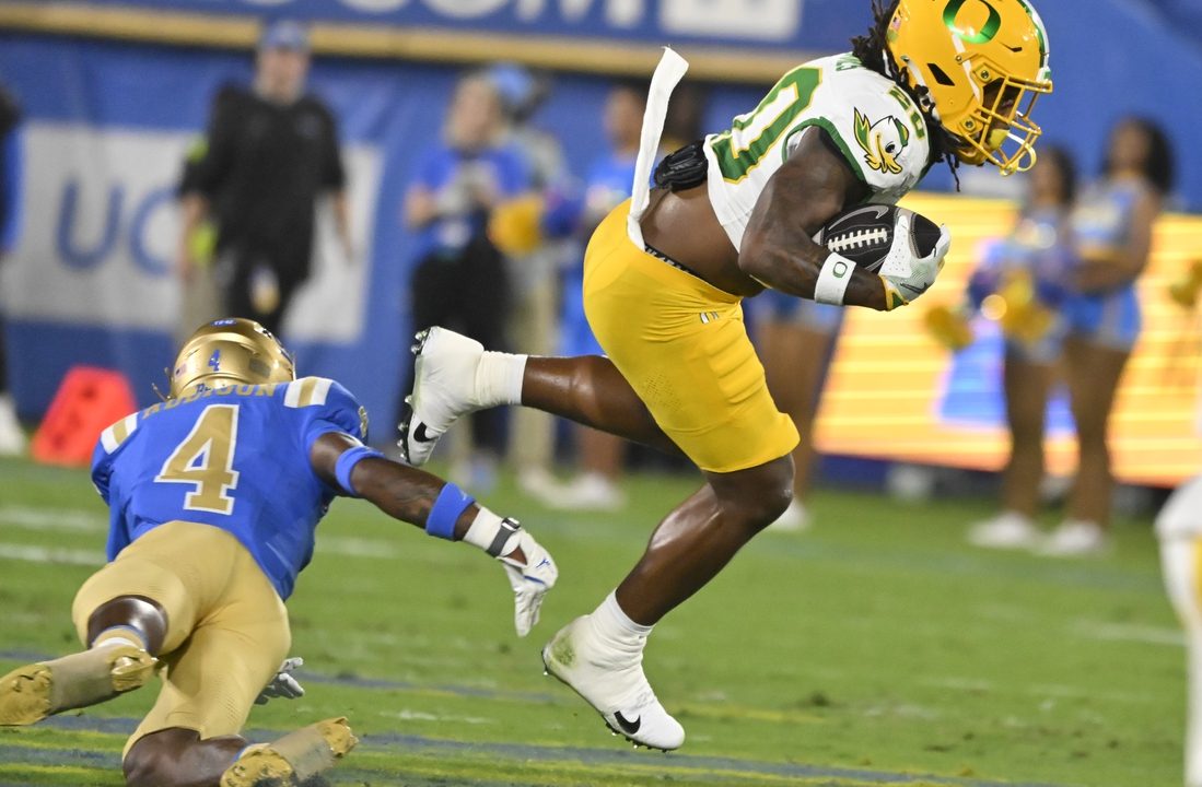 No. 8 Oregon rolls past UCLA for first Big Ten win in school history