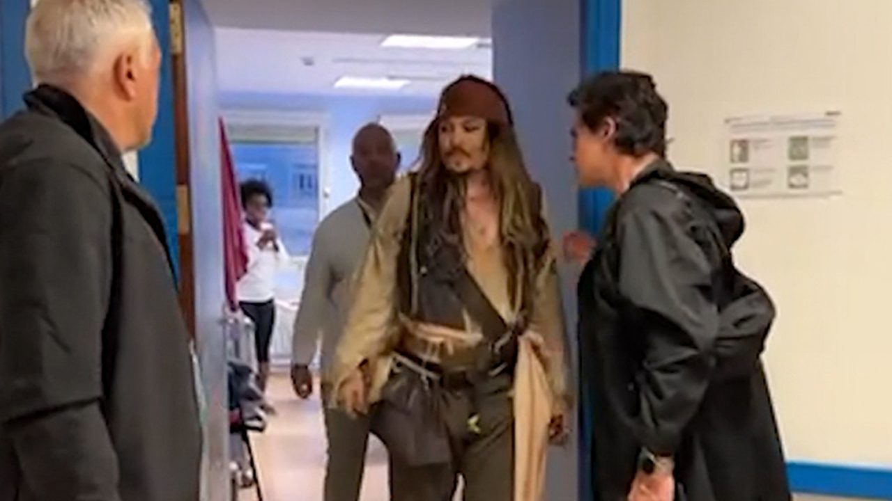 Johnny Depp Dresses as Captain Jack Sparrow, Visits Children’s Hospital