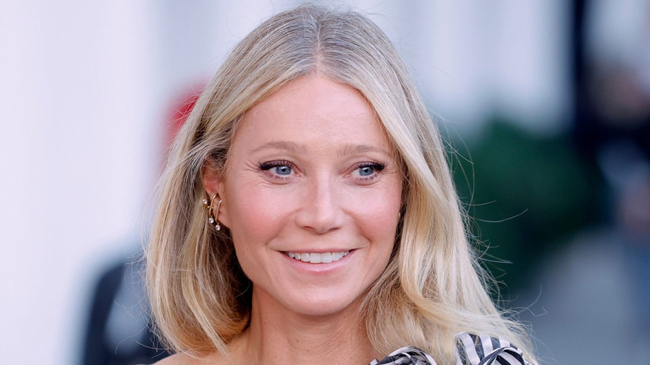 Gwyneth Paltrow Celebrates 6th Wedding Anniversary With Sexy Pic