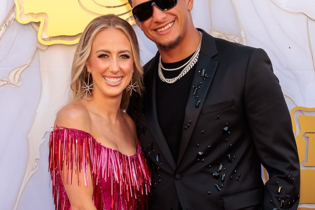 Brittany Mahomes Shares “Best Picture” of Husband Patrick & Son Bronze