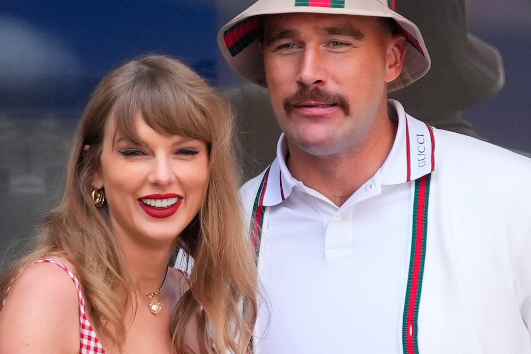 Taylor Swift Rocks Glitter Freckles at Travis Kelce’s Chiefs Game