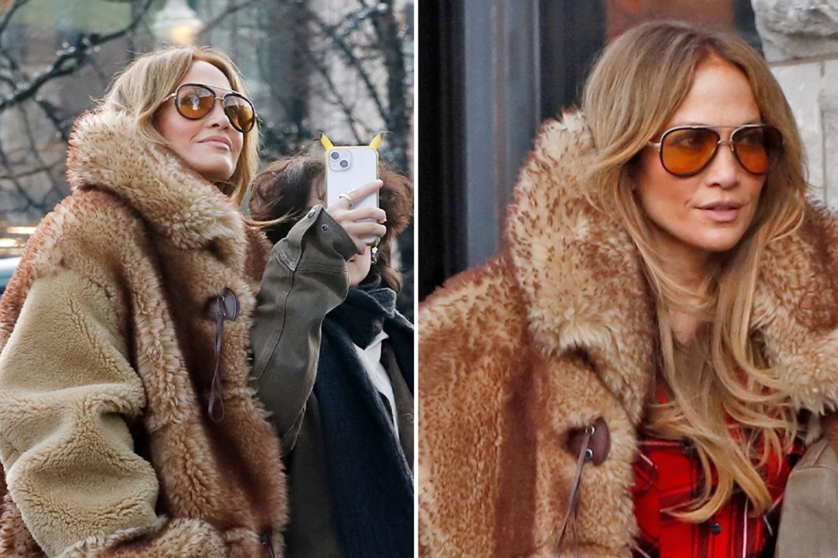 Jennifer Lopez, Family Go Last-Minute Christmas Shopping in Aspen