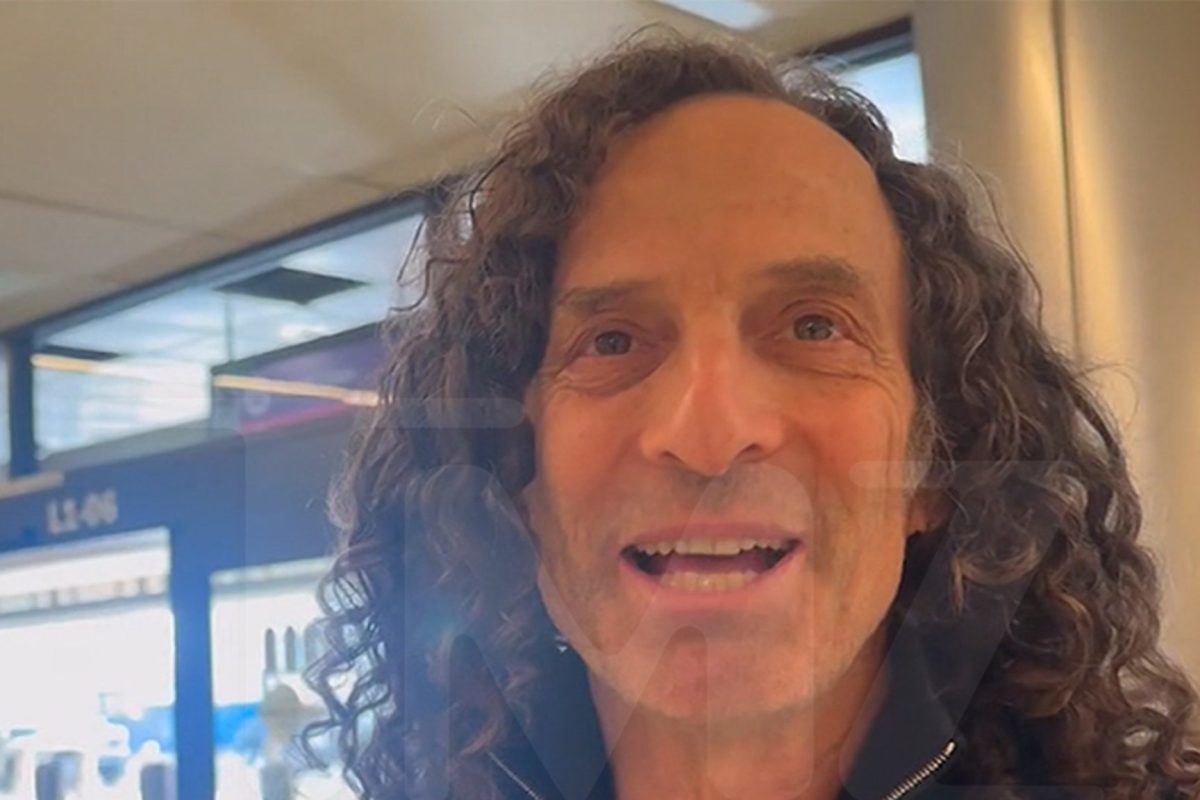 Kenny G Encourages People to Listen to His Christmas Song for Holidays