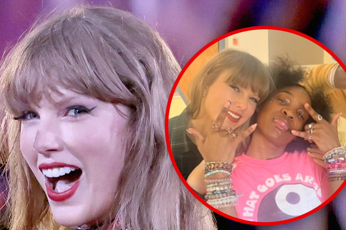 Taylor Swift Sends Christmas Gift to Teenage Hospital Patient